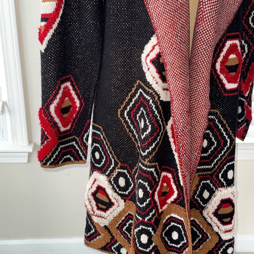 Tribal Patterned Hooded Cardigan - Black and Red - Picture 4 of 6